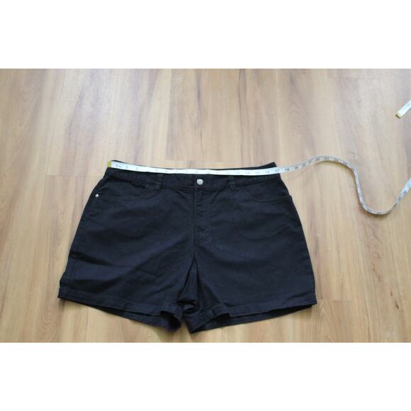 Women's Rafaella Classic Sport Black Shorts with front and back Pockets - Picture 4 of 5